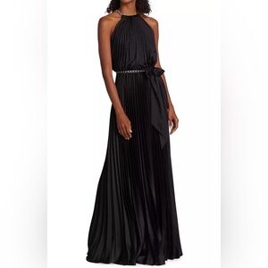 Monique Lhuillier Black Pleated Dress with sliver belt.💃🏼